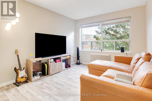 201 - 57 Mericourt Road, Hamilton, ON - Indoor Photo Showing Living Room