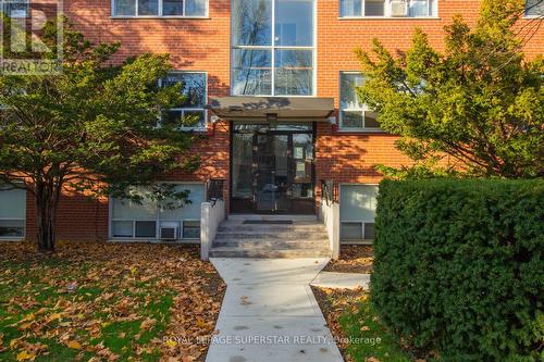 201 - 57 Mericourt Road, Hamilton, ON - Outdoor