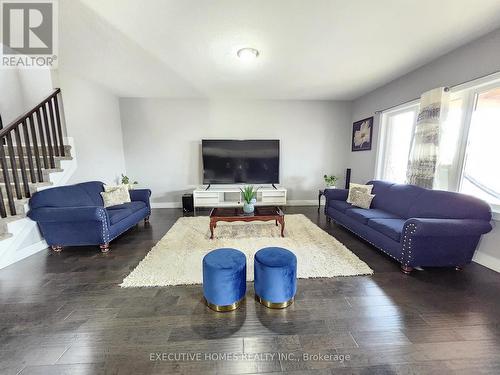 2205 Wateroak Drive, London, ON - Indoor Photo Showing Living Room