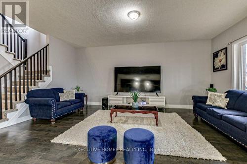 2205 Wateroak Drive, London, ON - Indoor Photo Showing Living Room