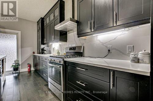 2205 Wateroak Drive, London, ON - Indoor Photo Showing Kitchen With Upgraded Kitchen