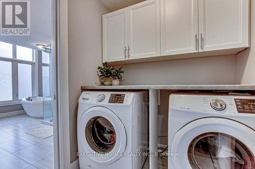 2205 Wateroak Drive, London, ON - Indoor Photo Showing Laundry Room