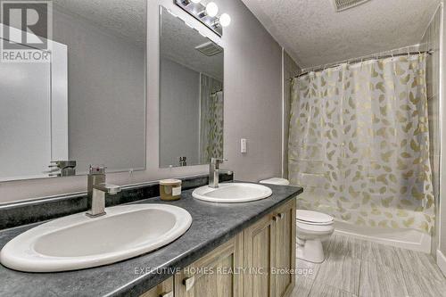 2205 Wateroak Drive, London, ON - Indoor Photo Showing Bathroom