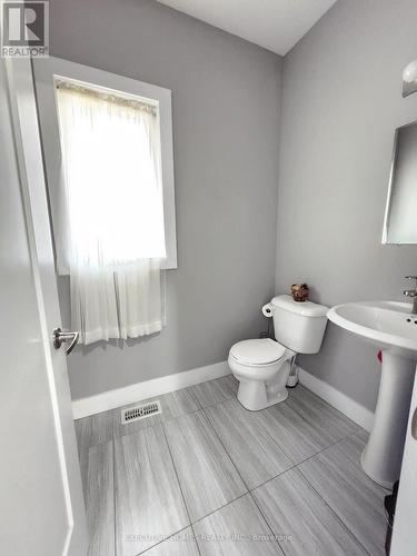 2205 Wateroak Drive, London, ON - Indoor Photo Showing Bathroom