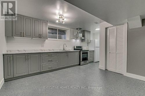 2205 Wateroak Drive, London, ON - Indoor Photo Showing Kitchen