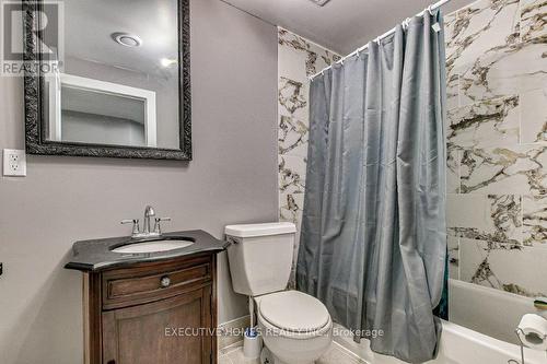 2205 Wateroak Drive, London, ON - Indoor Photo Showing Bathroom