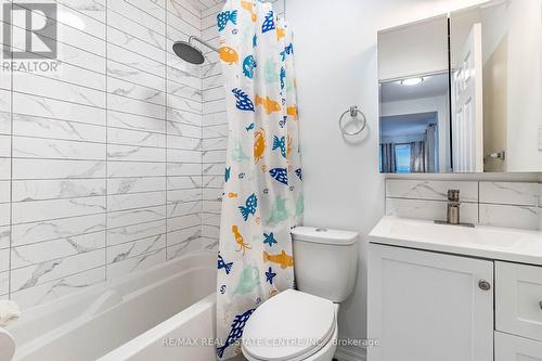 195 Tragina Avenue N, Hamilton, ON - Indoor Photo Showing Bathroom