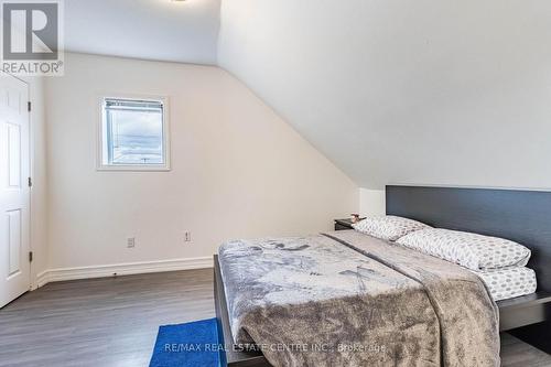 195 Tragina Avenue N, Hamilton, ON - Indoor Photo Showing Bedroom