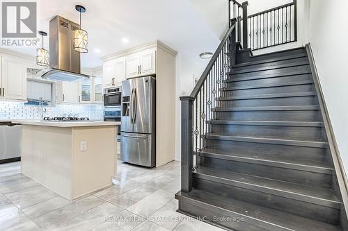 195 Tragina Avenue N, Hamilton, ON - Indoor Photo Showing Kitchen