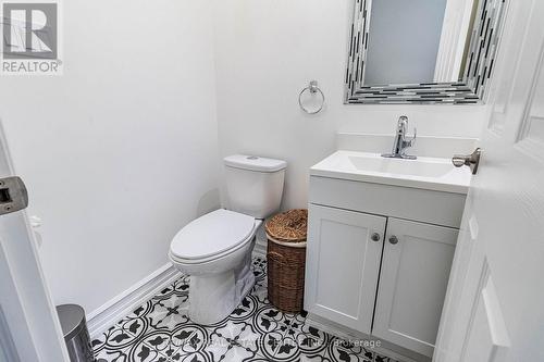 195 Tragina Avenue N, Hamilton, ON - Indoor Photo Showing Bathroom