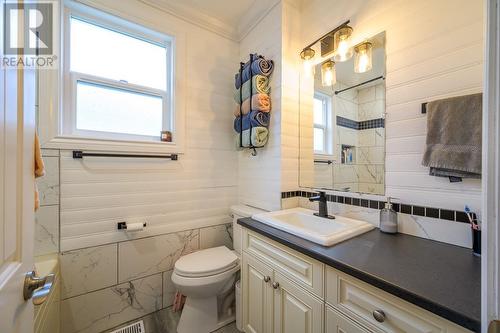 646 Stewart Avenue, Kamloops, BC - Indoor Photo Showing Bathroom