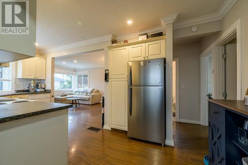 646 Stewart Avenue, Kamloops, BC - Indoor Photo Showing Kitchen