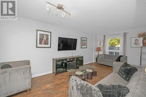 25 Westvillage Drive, Hamilton, ON - Indoor Photo Showing Living Room