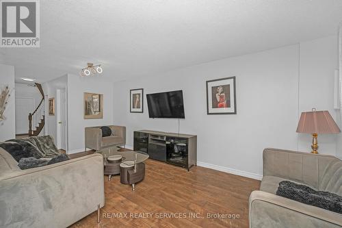 25 Westvillage Drive, Hamilton, ON - Indoor Photo Showing Living Room