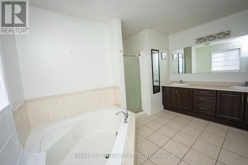 229 Kiwanis Court, Ottawa, ON - Indoor Photo Showing Bathroom