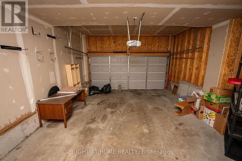 229 Kiwanis Court, Ottawa, ON - Indoor Photo Showing Garage