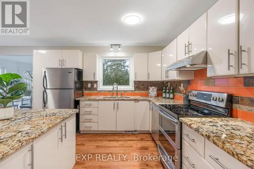 3732 Alderwood Street, Ottawa, ON - Indoor Photo Showing Kitchen