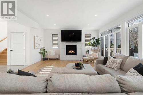 196 Grandview Avenue, Kingsville, ON - Indoor Photo Showing Living Room With Fireplace