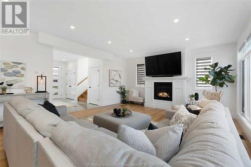 196 Grandview Avenue, Kingsville, ON - Indoor Photo Showing Living Room With Fireplace