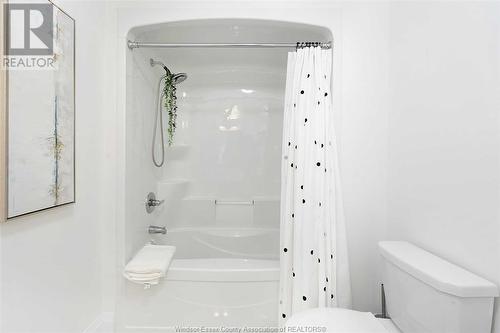 196 Grandview Avenue, Kingsville, ON - Indoor Photo Showing Bathroom