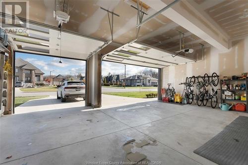 196 Grandview Avenue, Kingsville, ON - Indoor Photo Showing Garage