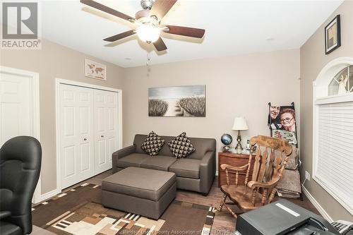 6096 Laurentide Street, Windsor, ON - Indoor Photo Showing Living Room