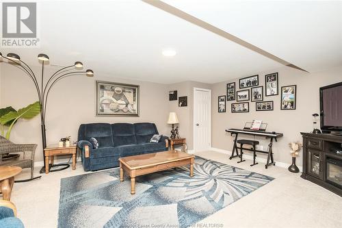 6096 Laurentide Street, Windsor, ON - Indoor Photo Showing Living Room