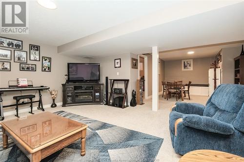 6096 Laurentide Street, Windsor, ON - Indoor Photo Showing Living Room