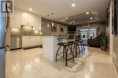 6096 Laurentide Street, Windsor, ON - Indoor Photo Showing Kitchen With Upgraded Kitchen