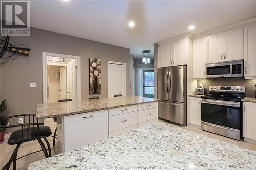 6096 Laurentide Street, Windsor, ON - Indoor Photo Showing Kitchen