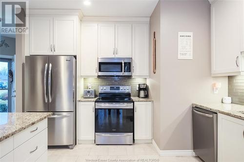 6096 Laurentide Street, Windsor, ON - Indoor Photo Showing Kitchen