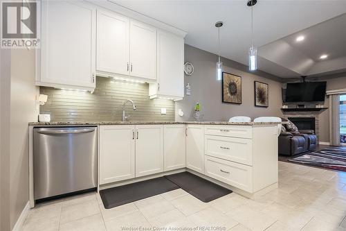 6096 Laurentide Street, Windsor, ON - Indoor Photo Showing Kitchen With Upgraded Kitchen