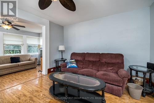 293 Dundas Street W, Greater Napanee, ON - Indoor Photo Showing Living Room