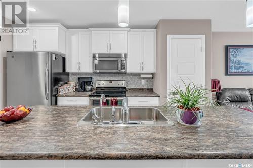 11 4801 Trinity Lane, Regina, SK - Indoor Photo Showing Kitchen With Stainless Steel Kitchen With Double Sink With Upgraded Kitchen