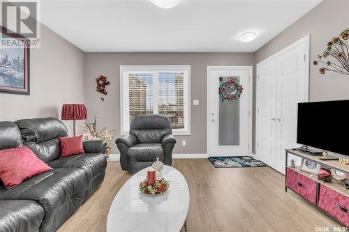 11 4801 Trinity Lane, Regina, SK - Indoor Photo Showing Living Room