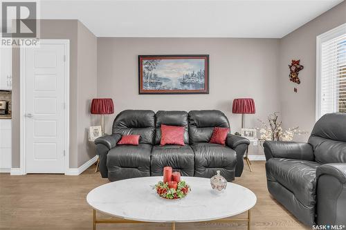 11 4801 Trinity Lane, Regina, SK - Indoor Photo Showing Living Room