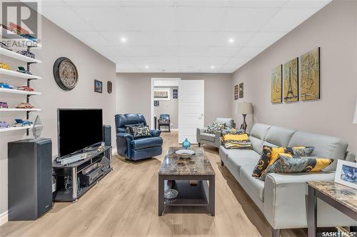 11 4801 Trinity Lane, Regina, SK - Indoor Photo Showing Living Room