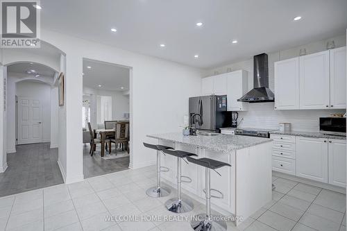 556 Bessborough Drive, Milton, ON - Indoor Photo Showing Kitchen With Upgraded Kitchen