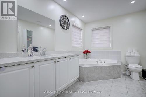 556 Bessborough Drive, Milton, ON - Indoor Photo Showing Bathroom