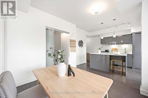 303 - 501 St Clair Avenue W, Toronto, ON - Indoor Photo Showing Kitchen