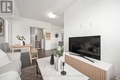 303 - 501 St Clair Avenue W, Toronto, ON - Indoor Photo Showing Living Room