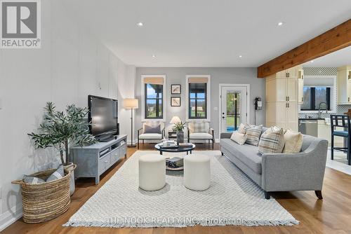 219 Summit Drive, Scugog, ON - Indoor Photo Showing Living Room