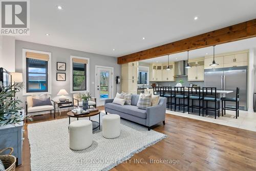 219 Summit Drive, Scugog, ON - Indoor Photo Showing Living Room