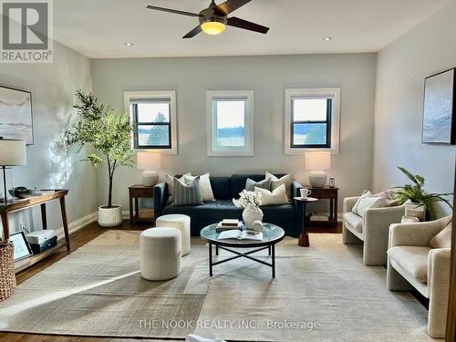 219 Summit Drive, Scugog, ON - Indoor Photo Showing Living Room