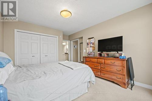 C305 - 65 Bayberry Drive, Guelph, ON - Indoor Photo Showing Bedroom