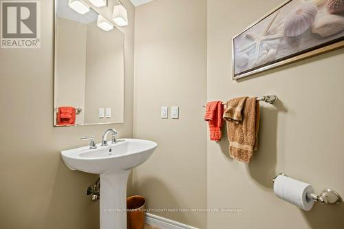 C305 - 65 Bayberry Drive, Guelph, ON - Indoor Photo Showing Bathroom