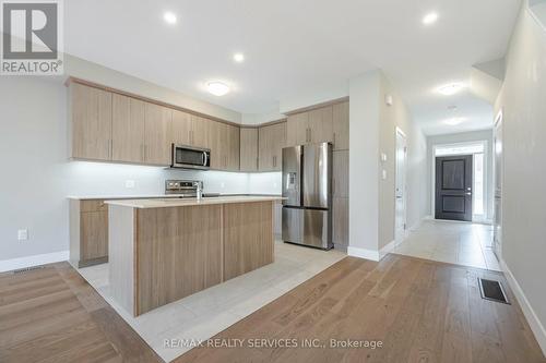 713 Chelton Road, London, ON - Indoor Photo Showing Kitchen With Stainless Steel Kitchen