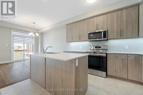 713 Chelton Road, London, ON - Indoor Photo Showing Kitchen