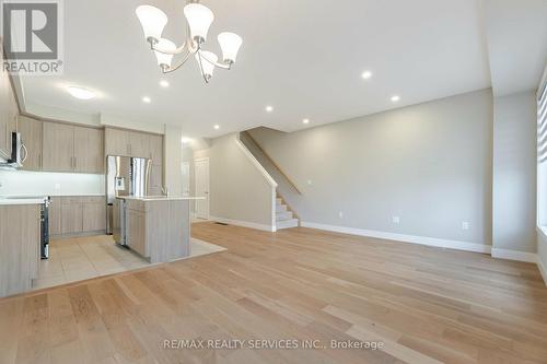 713 Chelton Road, London, ON - Indoor Photo Showing Kitchen