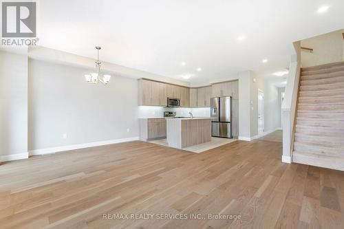 713 Chelton Road, London, ON - Indoor Photo Showing Kitchen